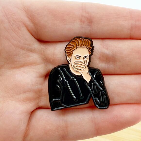 Stinky Edward Soft Enamel Pin, TWILIGHT PINS 2000s Y2K Bella Edward Vampire - Picture 3 of 4
